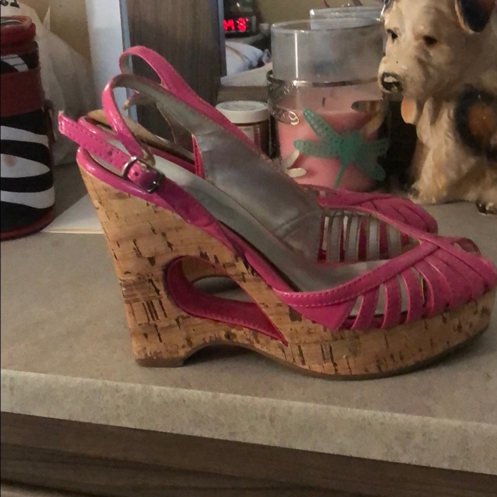 Pink wedges